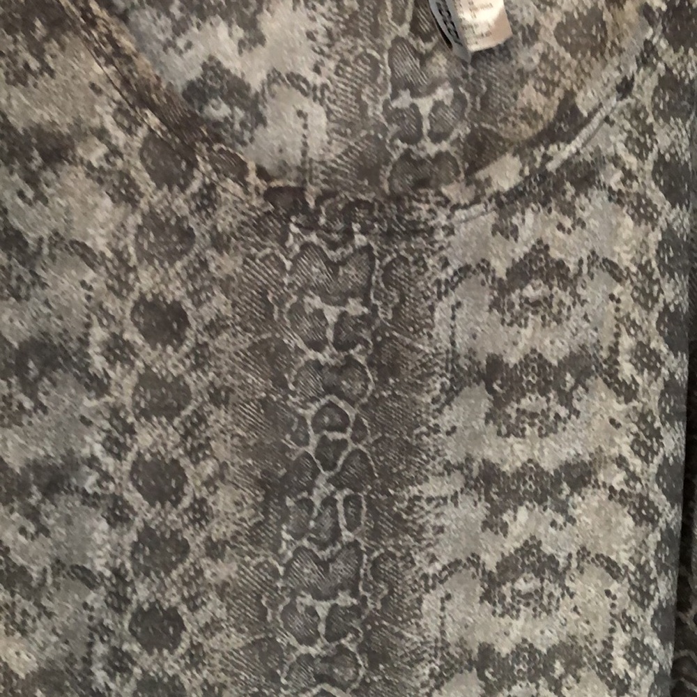 H&M Divided Top - Picture 2 of 5